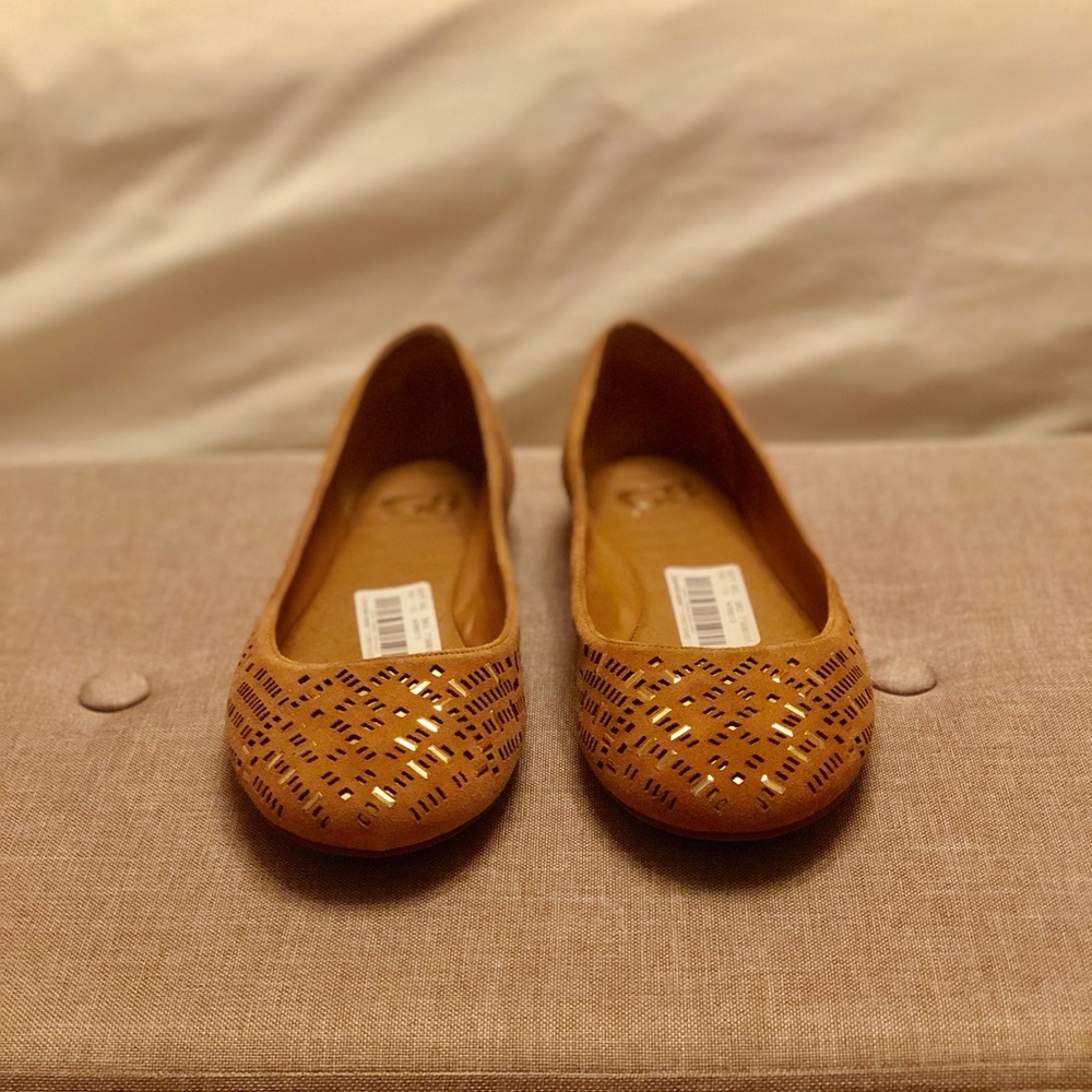 GB Gianni Bini Camel Flats